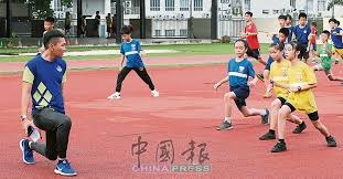 遗憾 两次坐地+一次趴地 上海小伙自由操决赛发挥欠佳